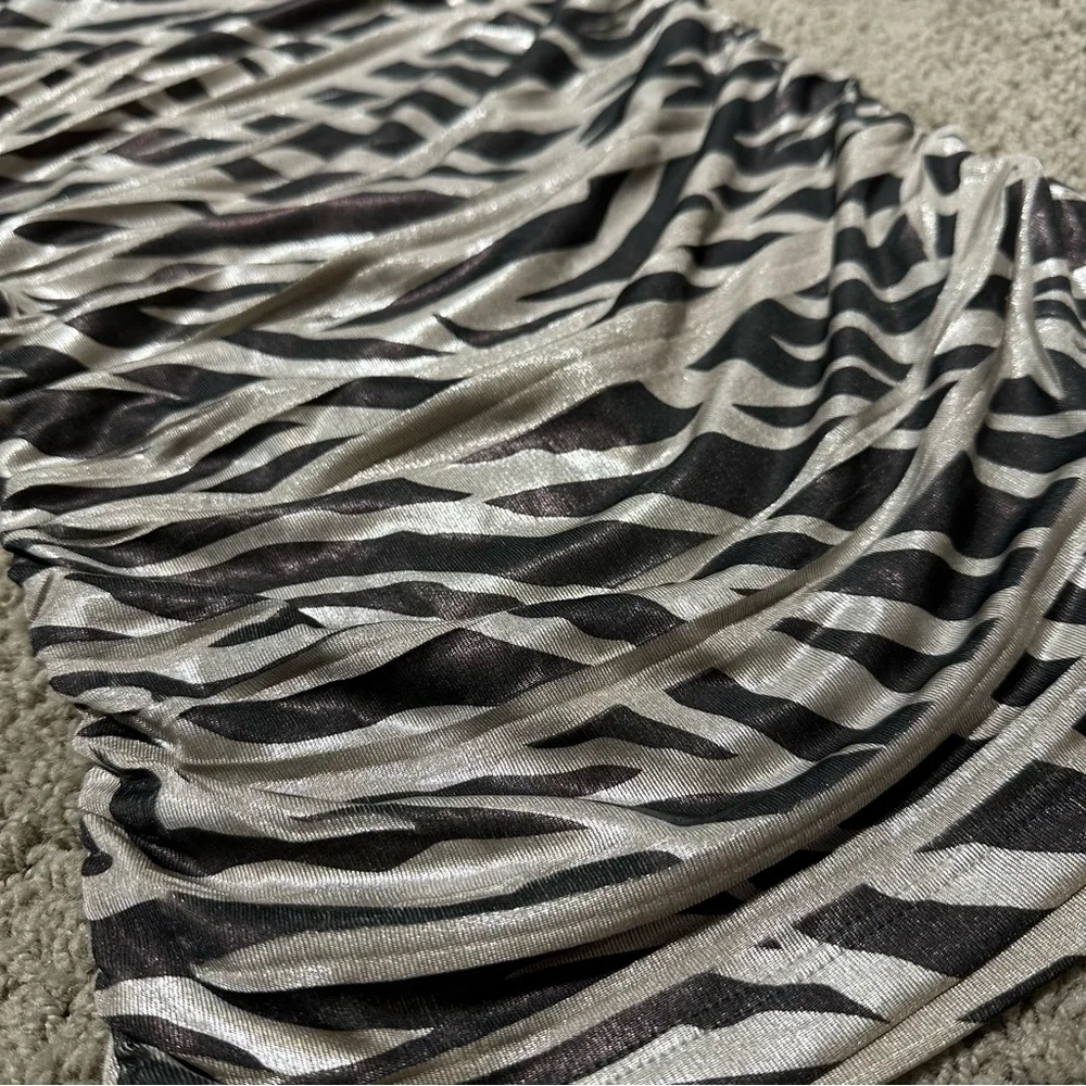 Vintage Forever 21 Metallic Y2K Zebra Stripes Strapless Ruched Tube Top, Medium - Picture 4 of 10